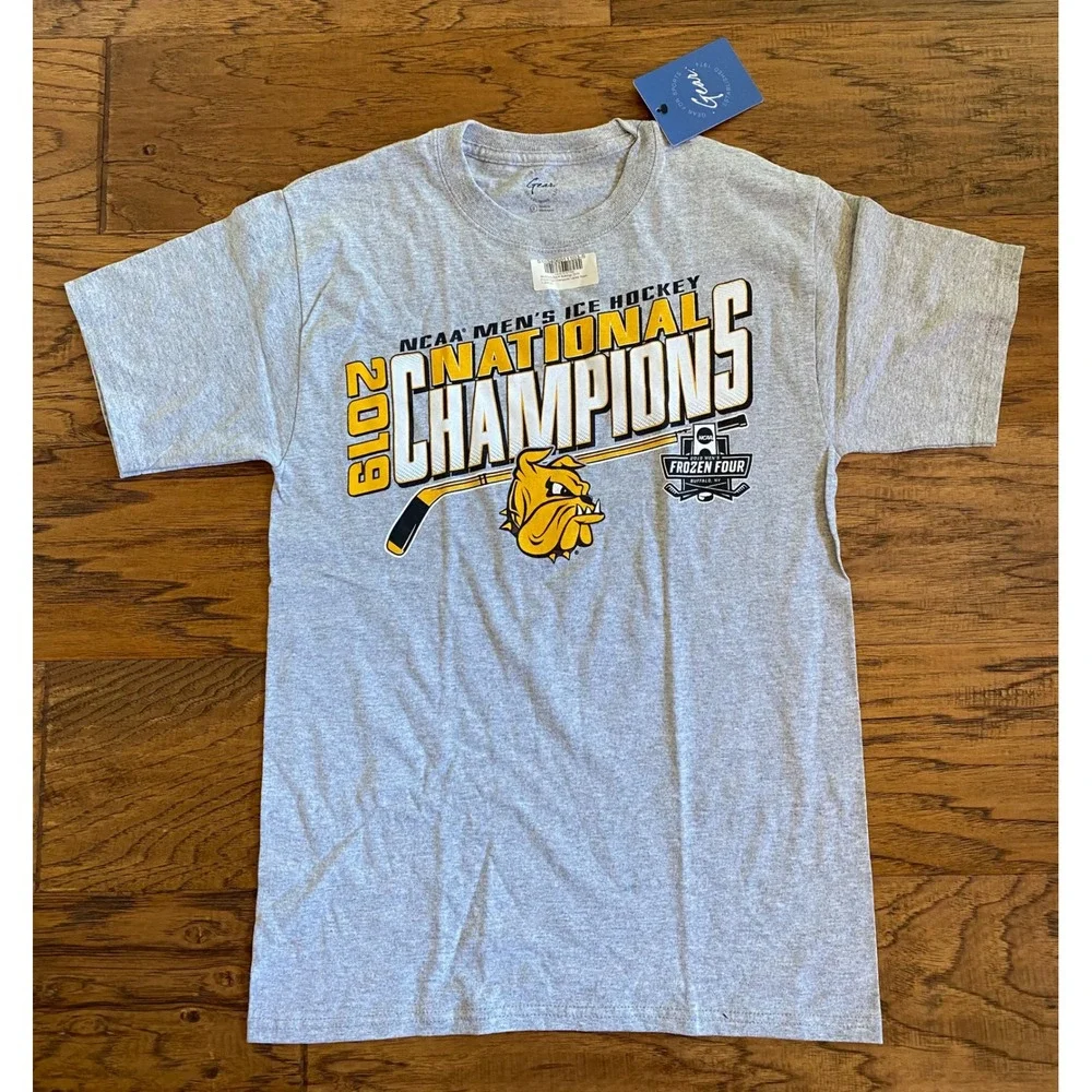 Gear For Sports UMD Bulldogs 2019 NCAA Hockey National Champions Gray T-Shirt S